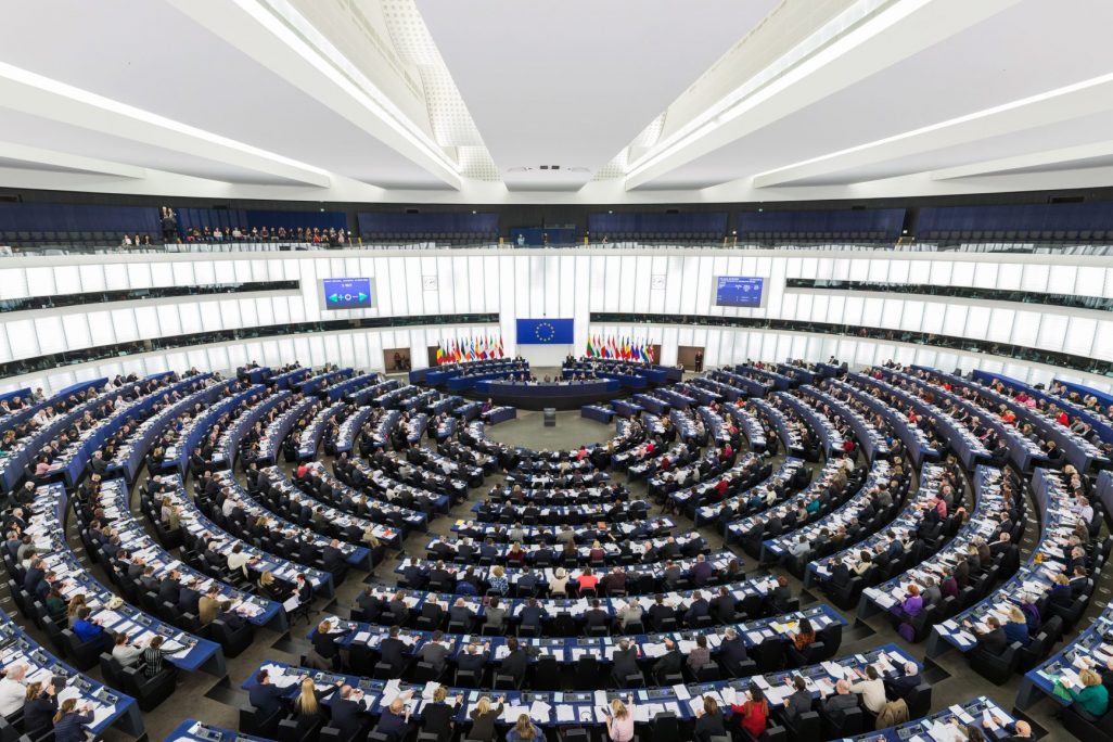 Il parlamento europeo riunito in sessione plenaria