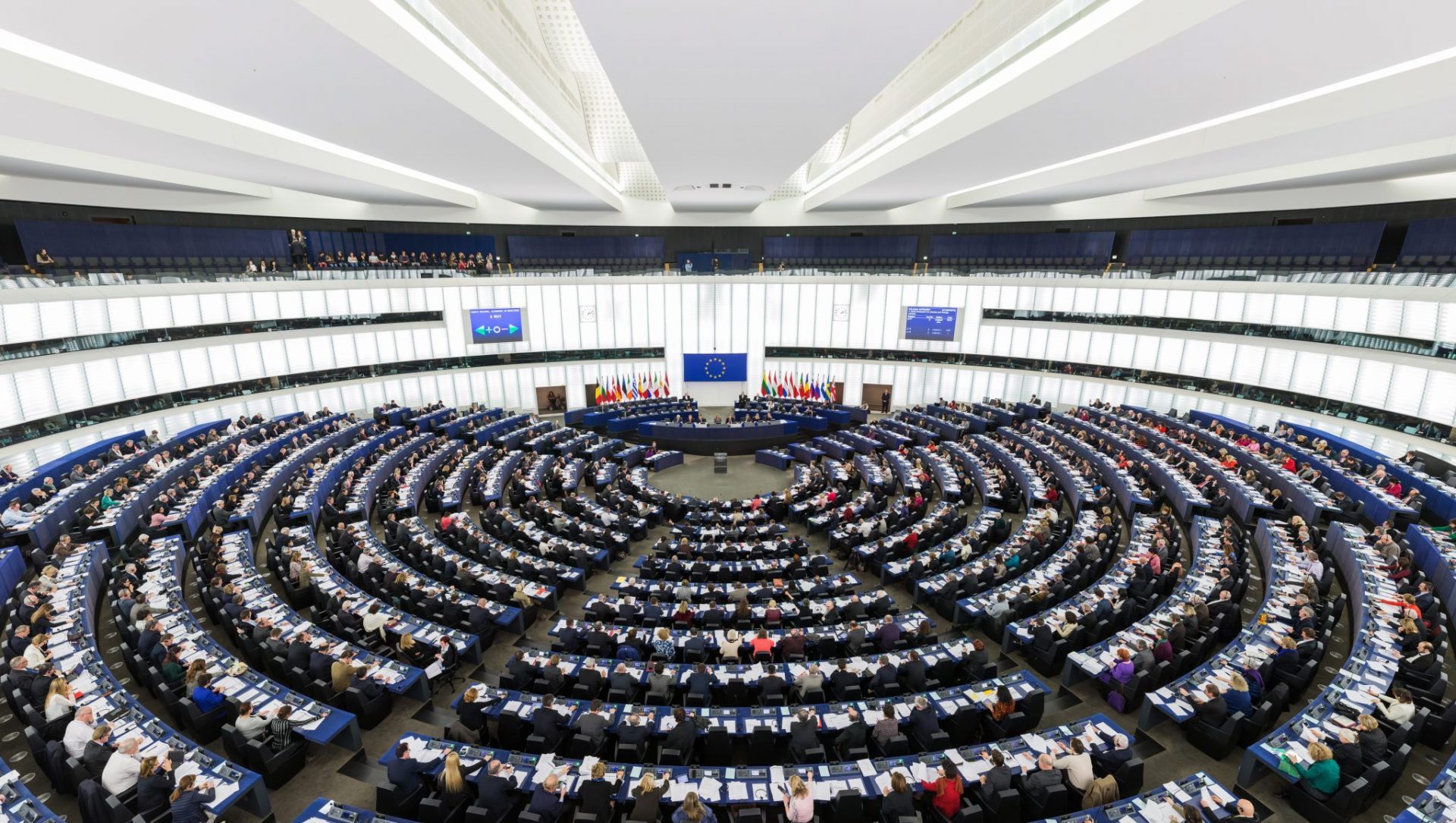 Il parlamento europeo riunito in sessione plenaria